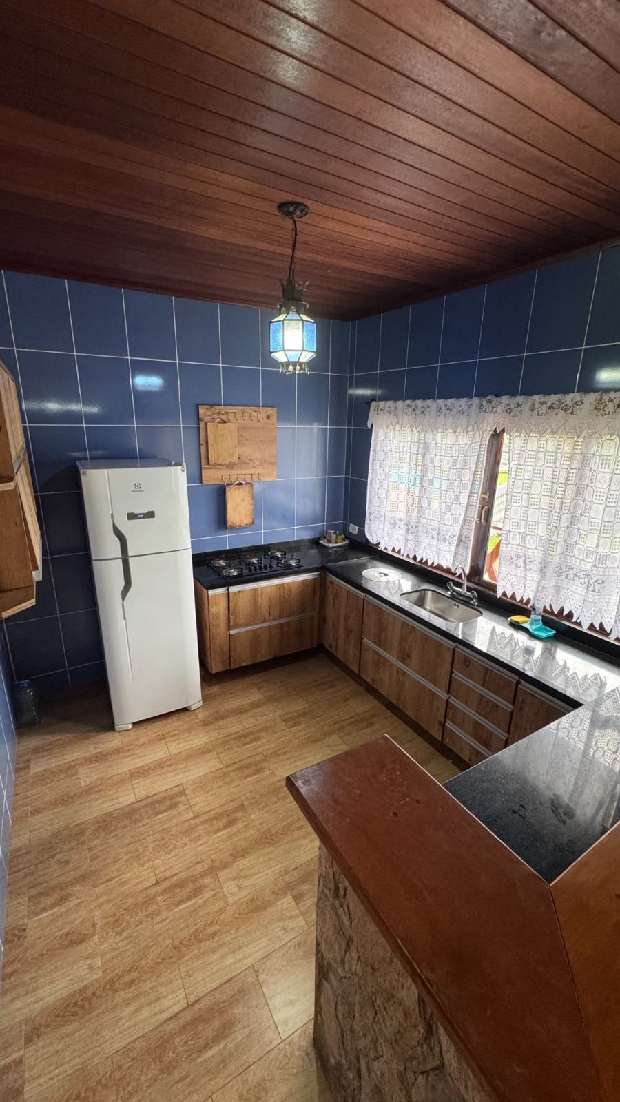 Caminho de acesso com vegetação nativa do Recanto França